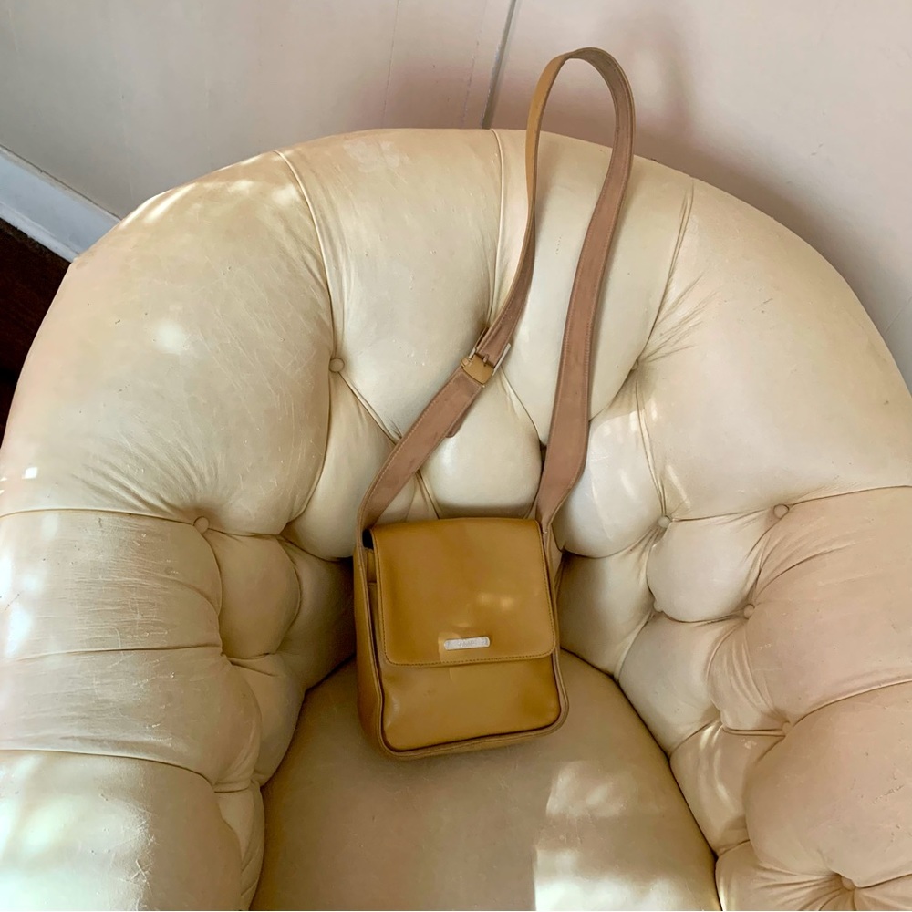 00s Nine West Creamy Leather Shoulder Bag